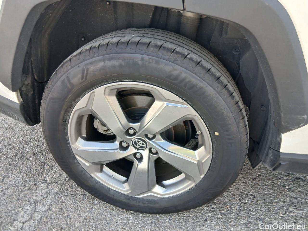  Toyota  RAV4 TOYOTA  / 2018 / 5P / todoterreno 2.5l 220H Luxury 4WD #23