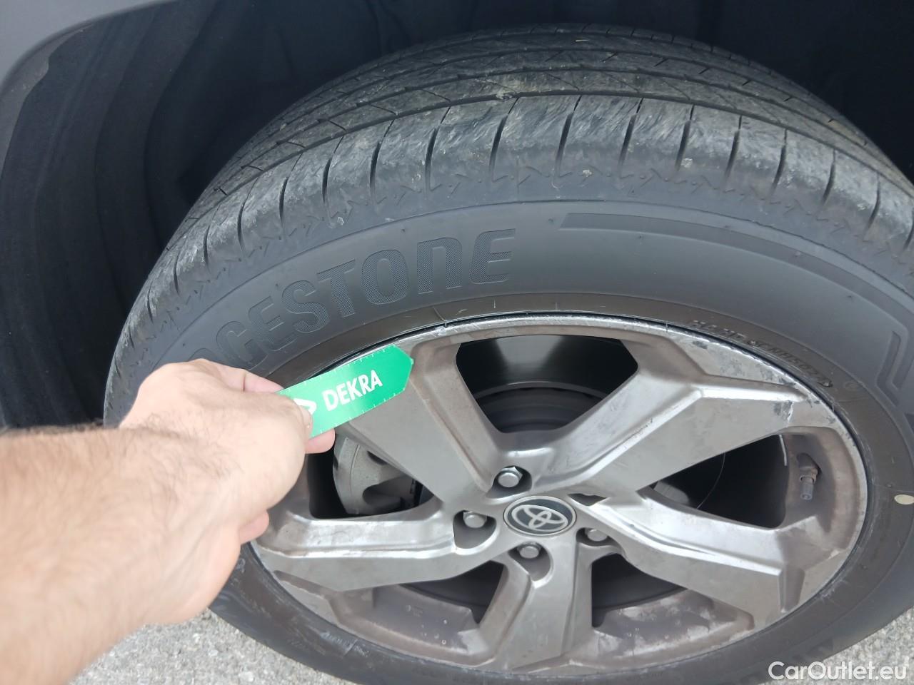  Toyota  RAV4 TOYOTA  / 2018 / 5P / todoterreno 2.5l 220H Luxury 4WD #5
