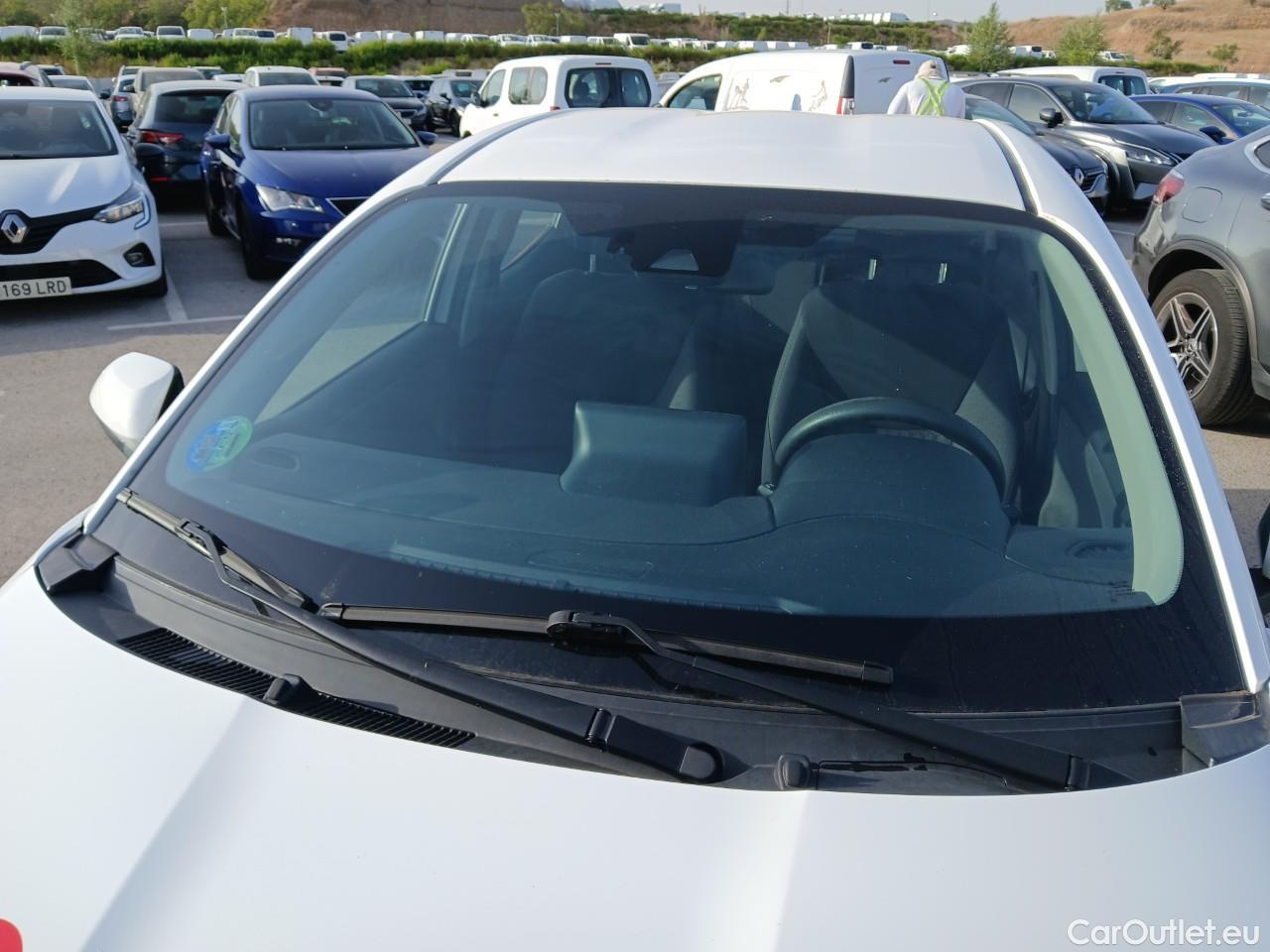  Toyota  Yaris TOYOTA  / 2020 / 5P / berlina con portón 1.5 120H Business Plus #9