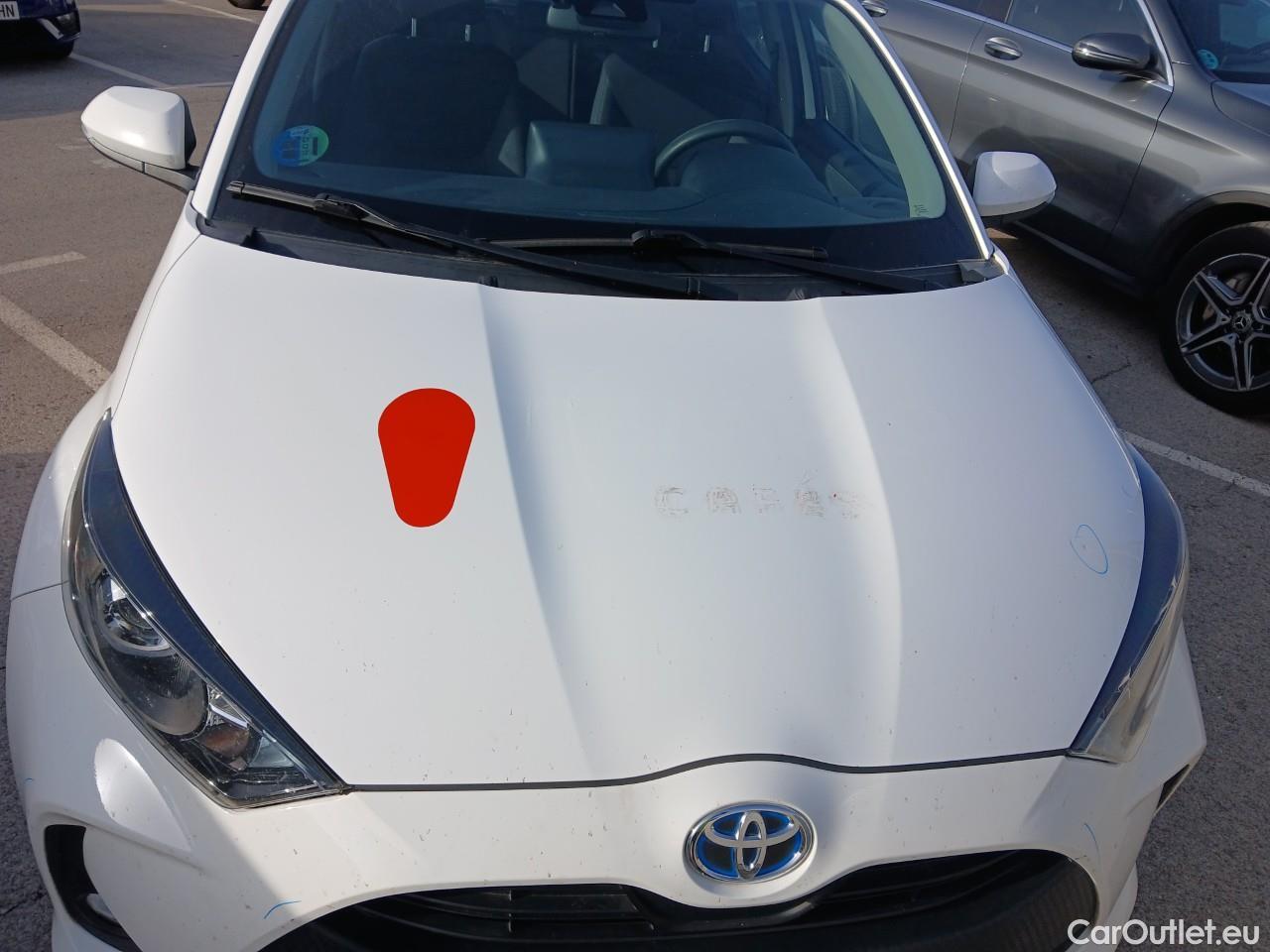  Toyota  Yaris TOYOTA  / 2020 / 5P / berlina con portón 1.5 120H Business Plus #8