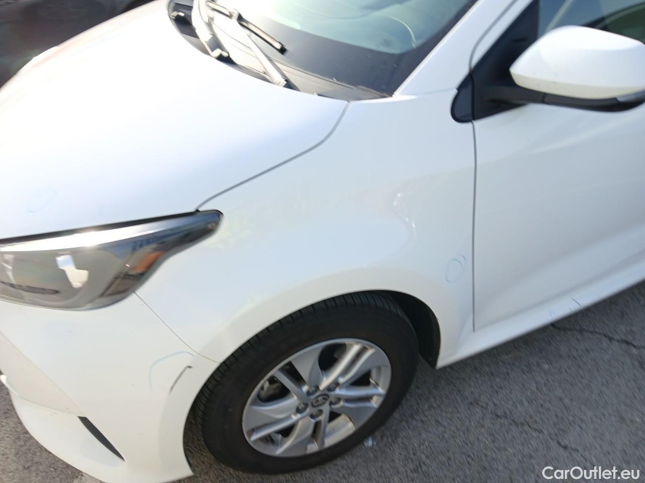  Toyota  Yaris TOYOTA  / 2020 / 5P / berlina con portón 1.5 120H Business Plus #10
