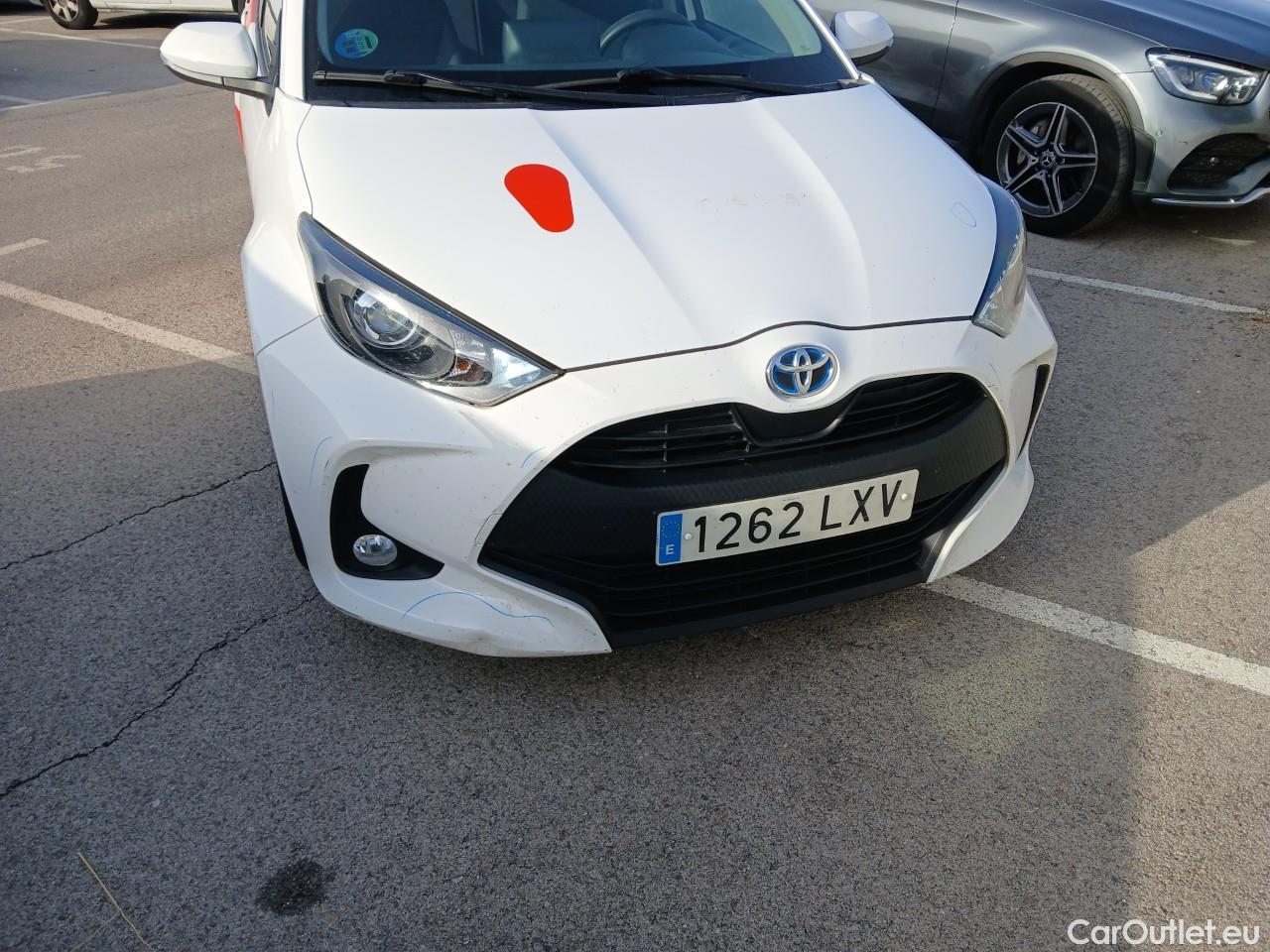  Toyota  Yaris TOYOTA  / 2020 / 5P / berlina con portón 1.5 120H Business Plus #6