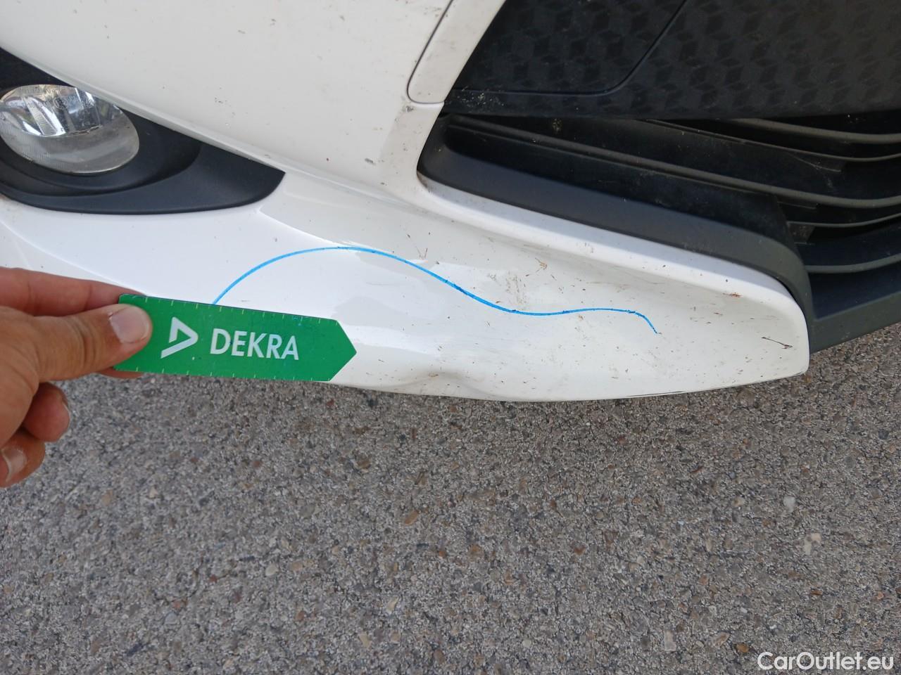  Toyota  Yaris TOYOTA  / 2020 / 5P / berlina con portón 1.5 120H Business Plus #5
