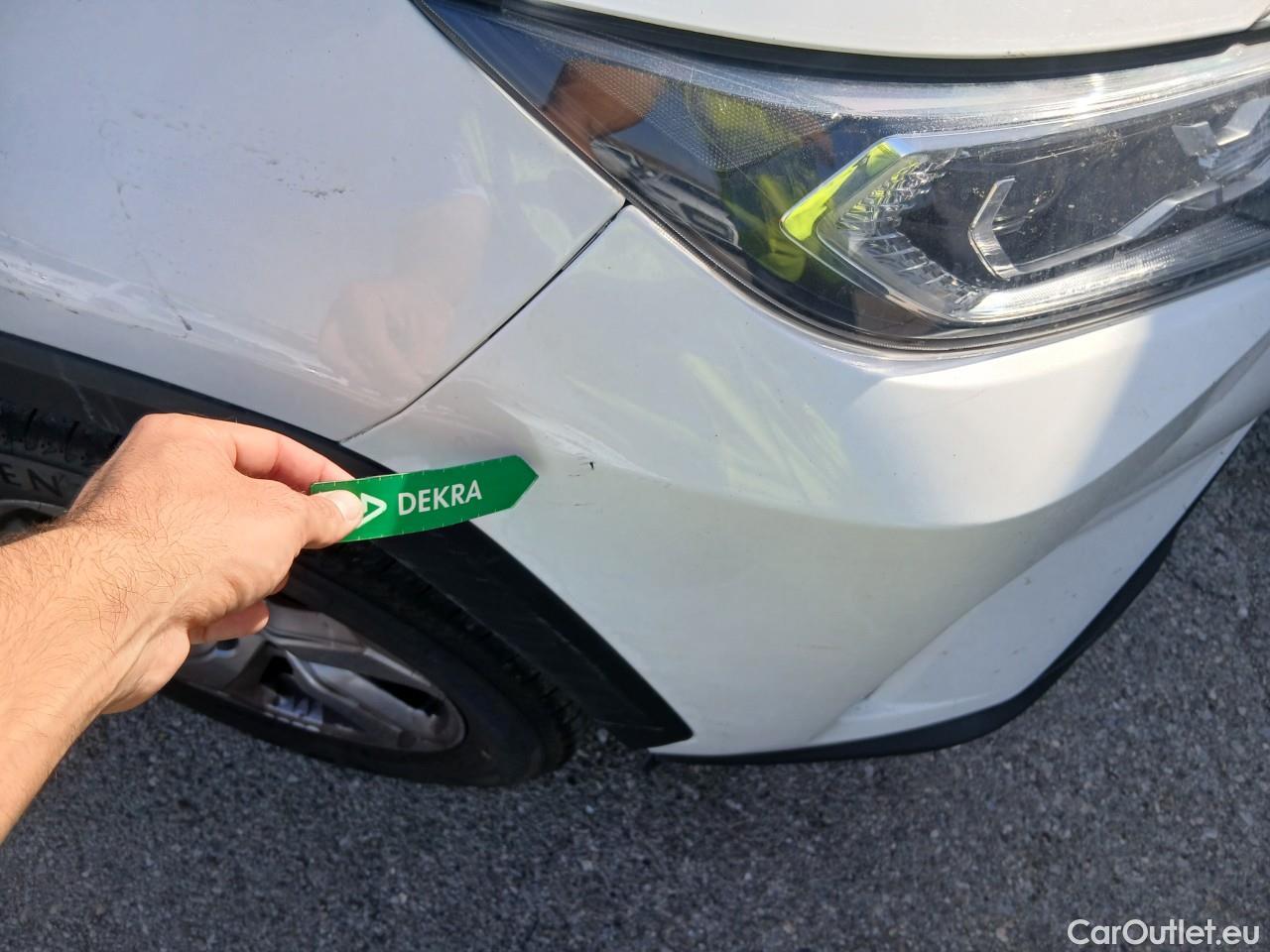 Toyota  RAV4 TOYOTA  / 2018 / 5P / todoterreno 2.5l 220H Luxury 4WD #4
