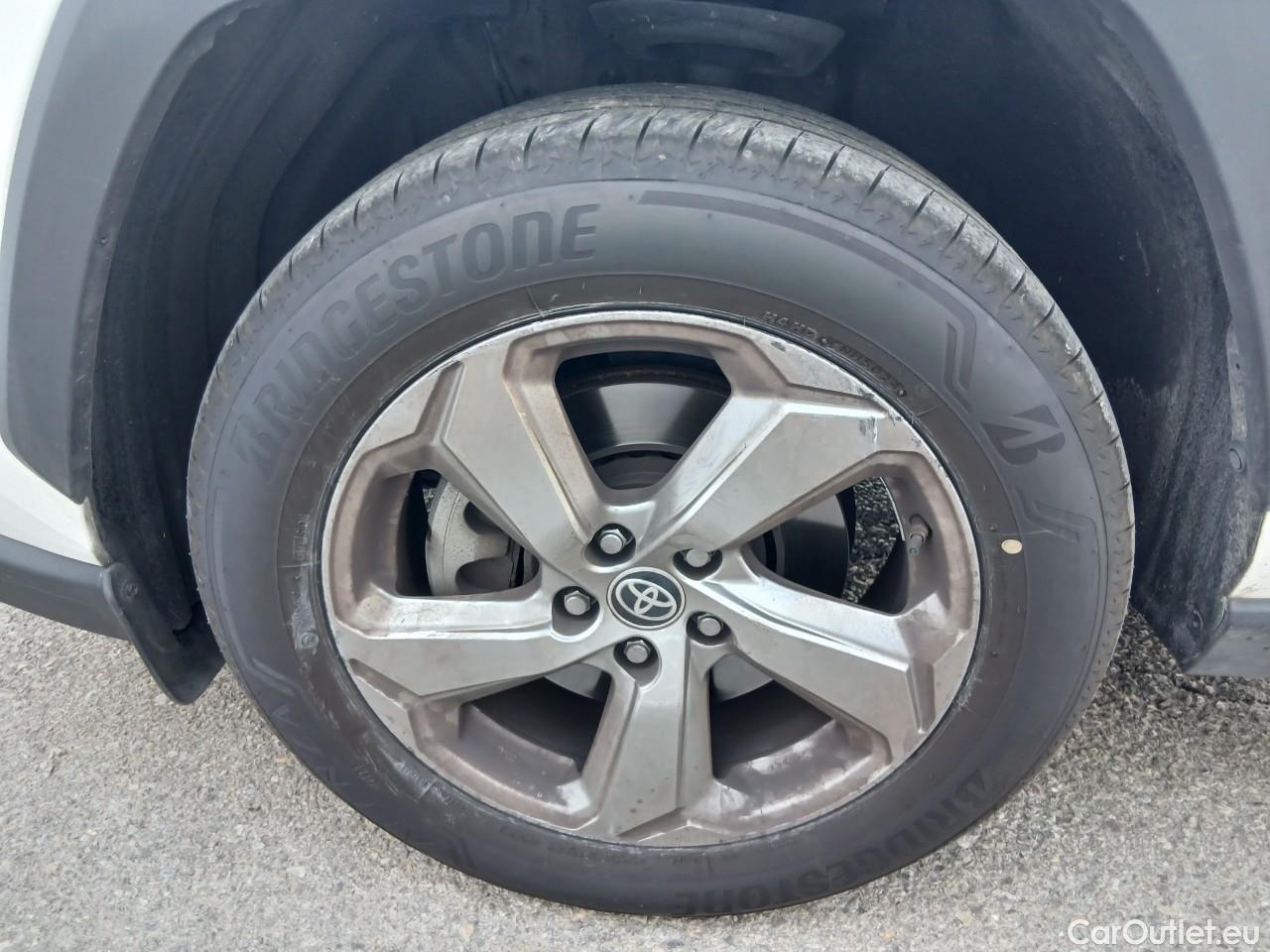  Toyota  RAV4 TOYOTA  / 2018 / 5P / todoterreno 2.5l 220H Luxury 4WD #6