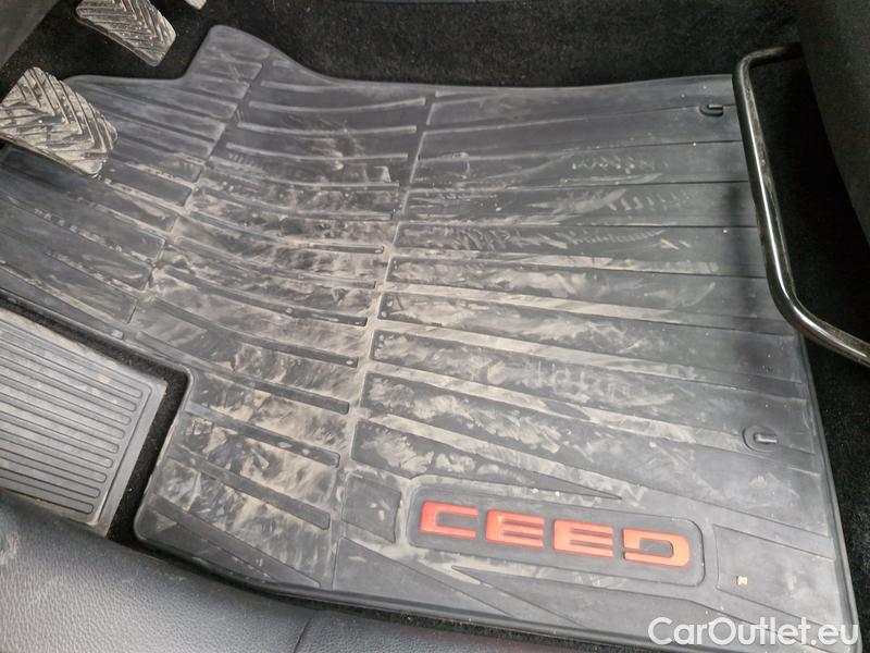  KIA  Cee'd Ceed Sportswagon (2018->) Ceed SW 1.5 T-GDI 118 Spin 5d #20