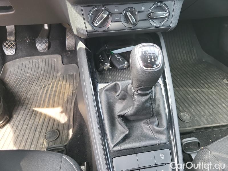 Skoda  Scala  (NW) (2019)  1.0TSI 81 Ambition 5d #6