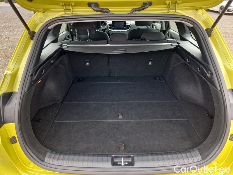  KIA  Cee'd Ceed Sportswagon (2018->) Ceed SW 1.5 T-GDI 118 Spin 5d #19