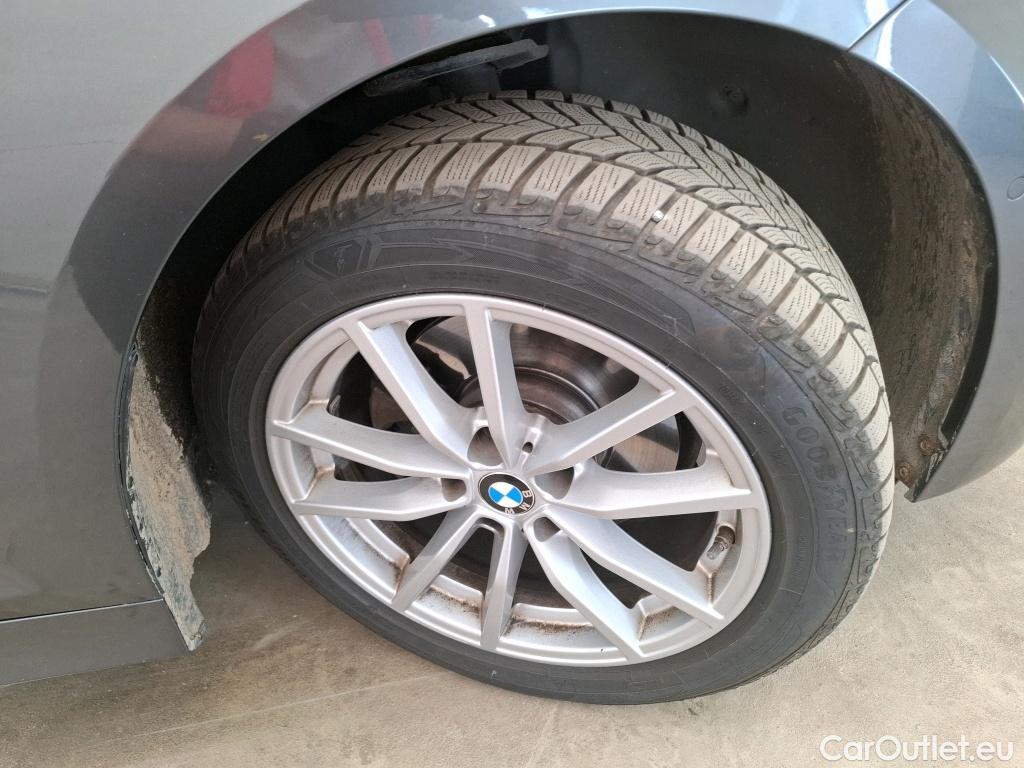  Bmw  Serie 3 BMW Série 3 Touring / 2019 / 5P / Break 320d xDrive 190ch Business Design BVA8 #6