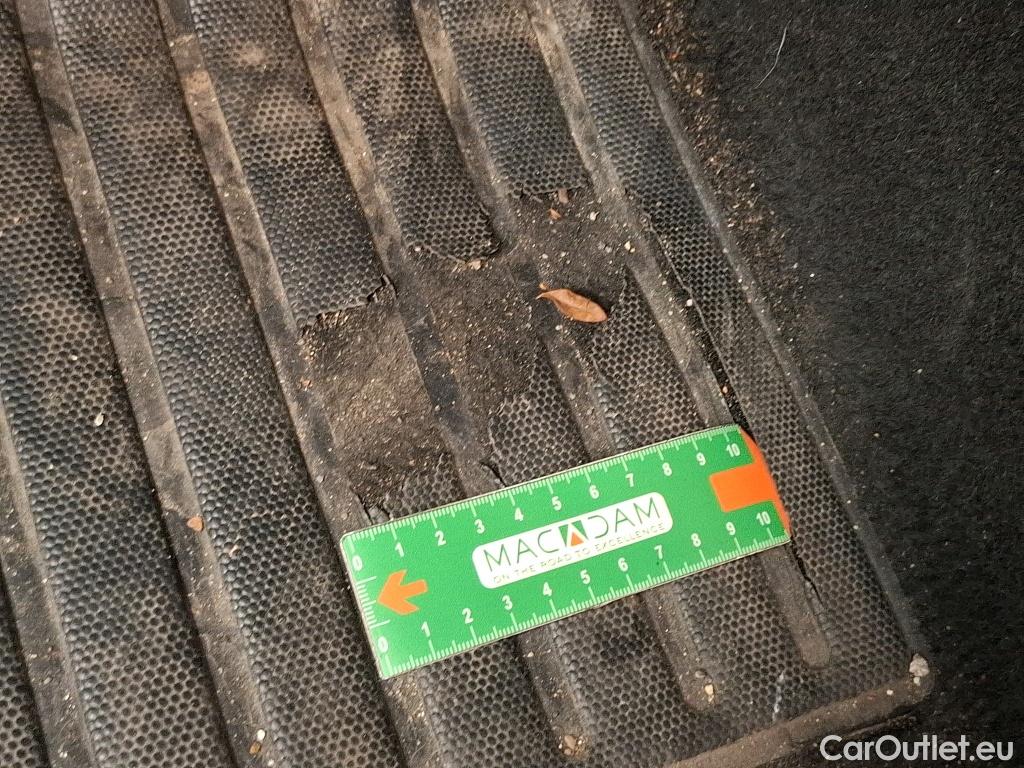  Peugeot  208  Premium 1.5 HDi 100CV BVM6 E6d #2