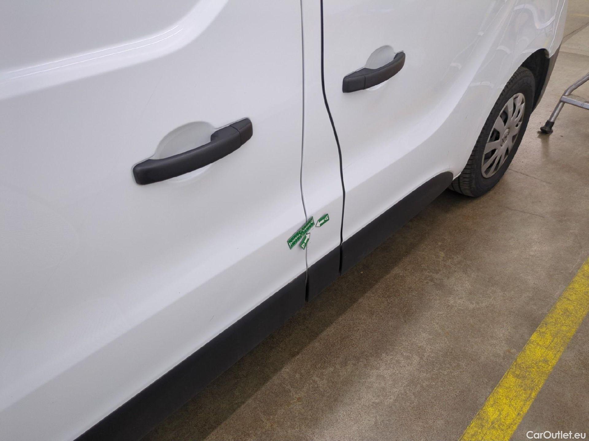 Renault  Trafic RENAULT  / 2019 / 4P / Fourgon tole NV FG GCF L2H2 1200 Energy dCi 145 #17