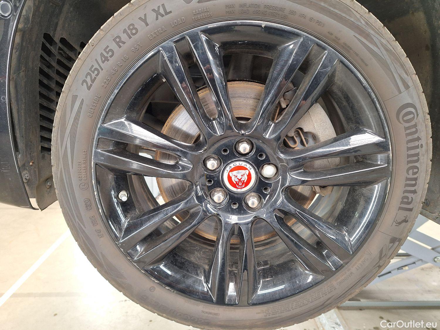  Jaguar  XE Jaguar,  FL'19, Jaguar  D200 Aut. R-Dynamic S 4d #7