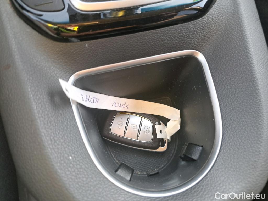  Hyundai   Ioniq HYUNDAI / 2019 / 5P / berlina con portón 1.6 GDI HEV Tecno DT #2
