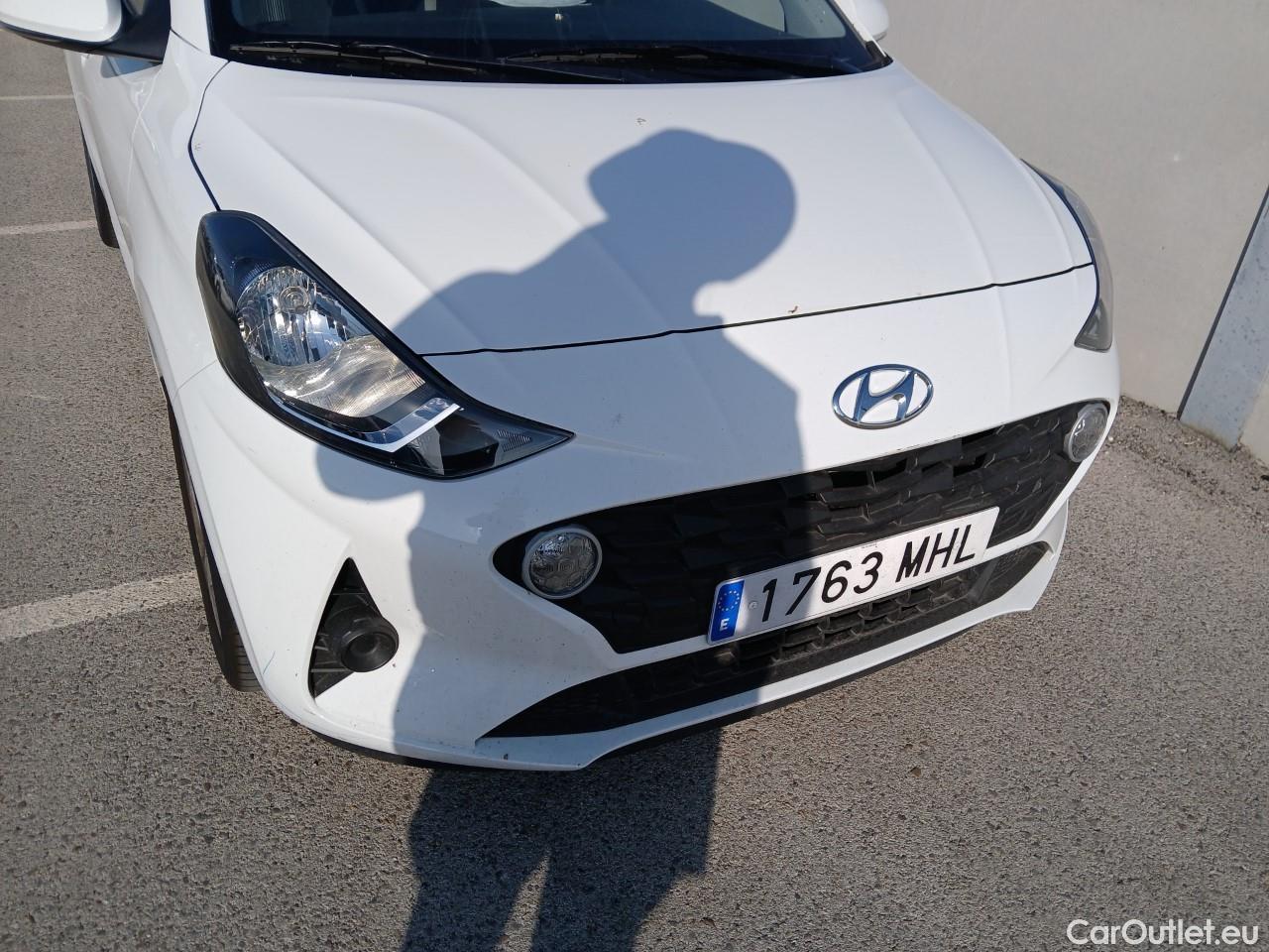  Hyundai  i10 HYUNDAI  / 2020 / 5P / berlina con portón 1.0 Klass #3