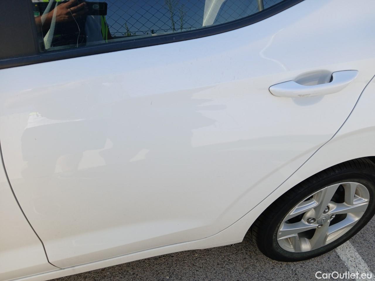  Hyundai  i10 HYUNDAI  / 2020 / 5P / berlina con portón 1.0 Klass #9
