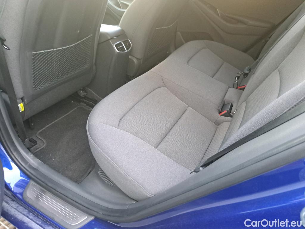  Hyundai   Ioniq HYUNDAI / 2019 / 5P / berlina con portón 1.6 GDI HEV Tecno DT #4
