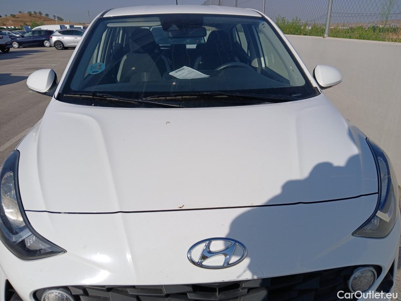  Hyundai  i10 HYUNDAI  / 2020 / 5P / berlina con portón 1.0 Klass #4