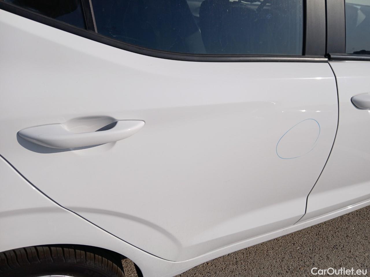  Hyundai  i10 HYUNDAI  / 2020 / 5P / berlina con portón 1.0 Klass #15