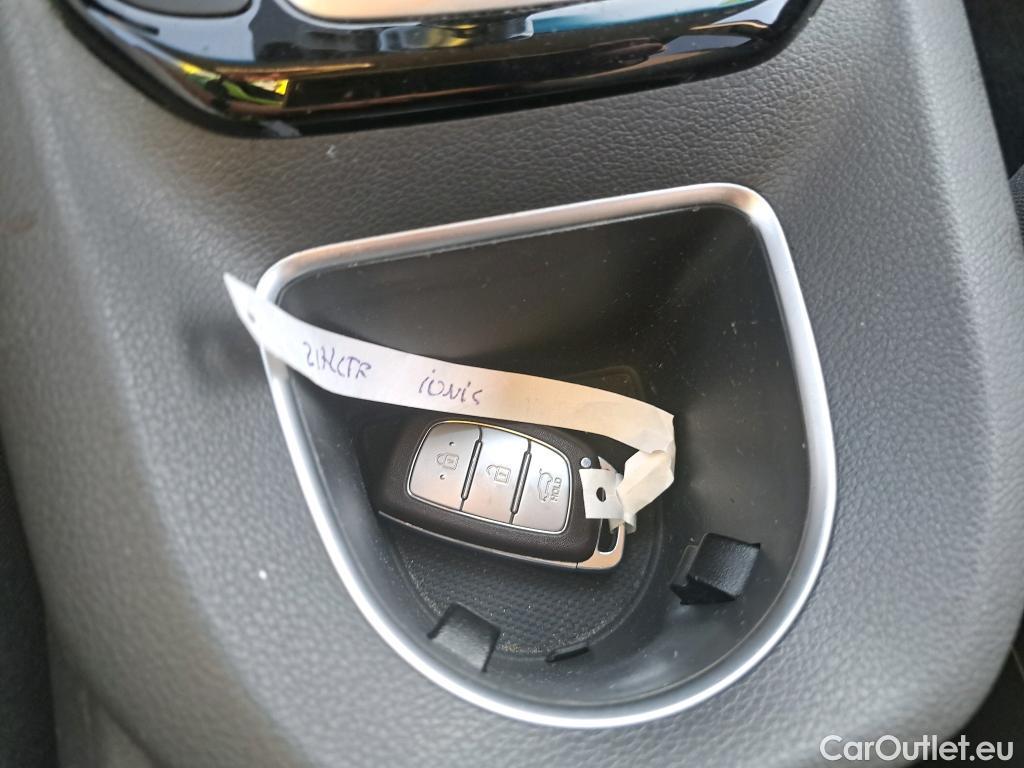  Hyundai   Ioniq HYUNDAI / 2019 / 5P / berlina con portón 1.6 GDI HEV Tecno DT #1