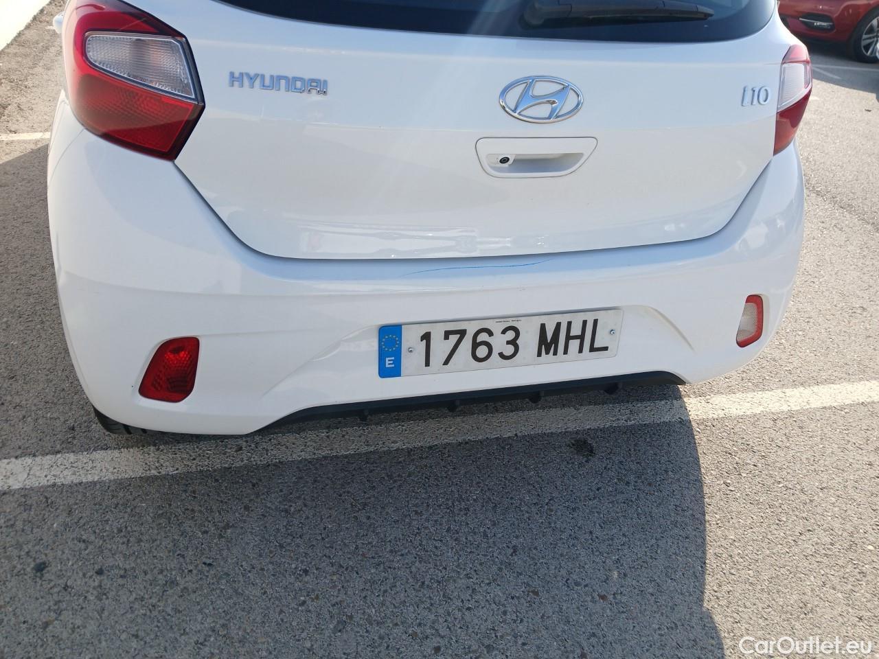  Hyundai  i10 HYUNDAI  / 2020 / 5P / berlina con portón 1.0 Klass #13