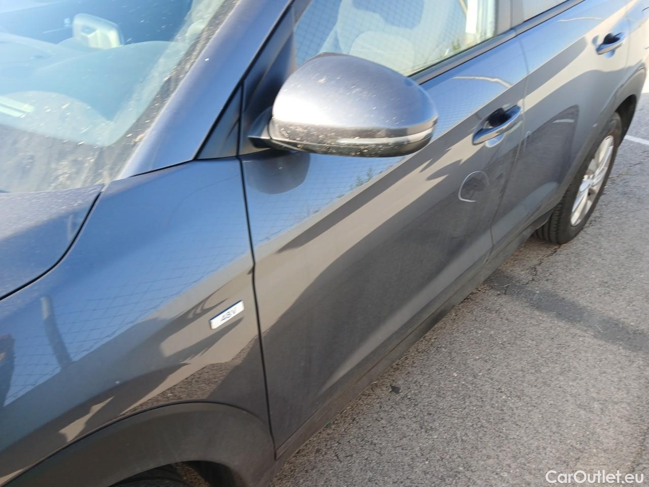  Hyundai  Tucson HYUNDAI  / 2018 / 5P / todoterreno 1.6 CRDI 85kW (116CV) 48V SLE 4X2(SP)(SL) #8
