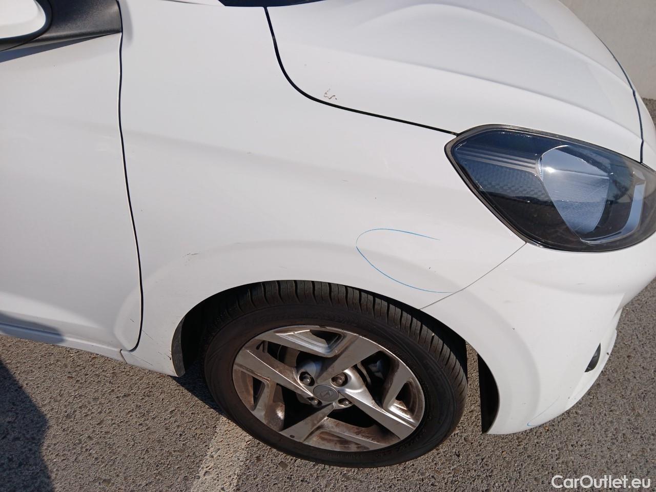  Hyundai  i10 HYUNDAI  / 2020 / 5P / berlina con portón 1.0 Klass #19