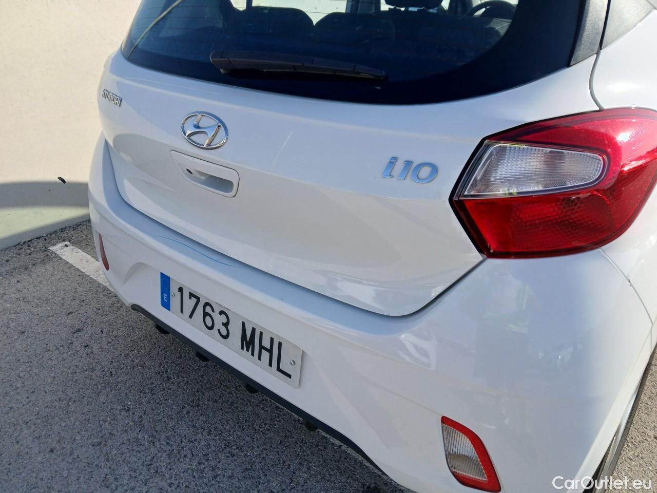  Hyundai  i10 HYUNDAI  / 2020 / 5P / berlina con portón 1.0 Klass #14