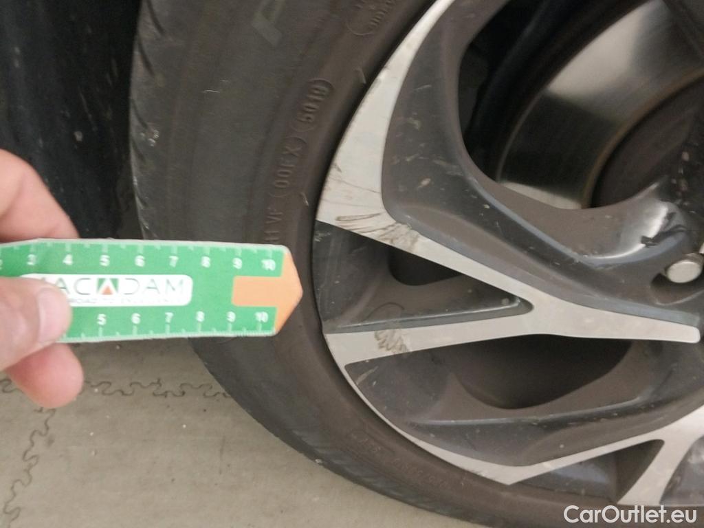  Toyota  C-HR TOYOTA  / 2016 / 5P / todoterreno 1.8 125H Advance #2