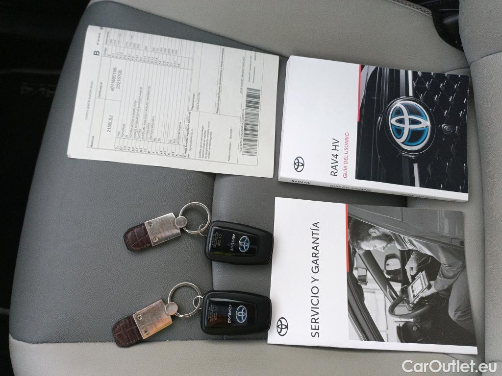  Toyota  RAV4 TOYOTA  / 2018 / 5P / todoterreno 2.5l 220H Luxury #29
