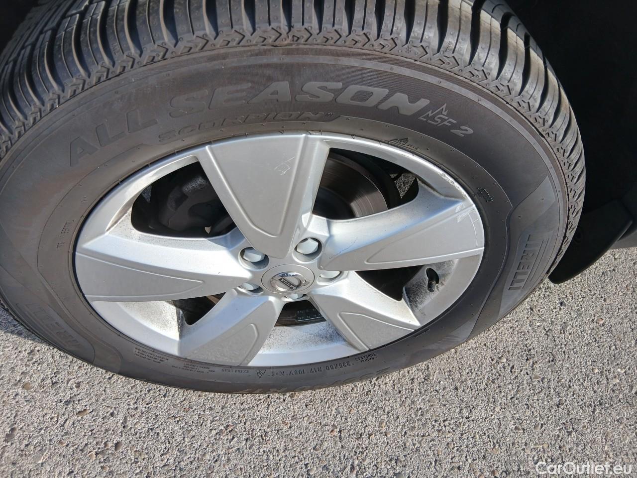  Volvo  XC 40 XC40 Momentum Core 2WD 1.5 130CV AT8 E6d #28