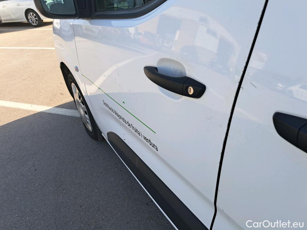  Opel  Combo OPEL  Life / 2018 / 5P / monovolumen compacto 1.5 TD 75kW (100CV) S/S Edition L #25