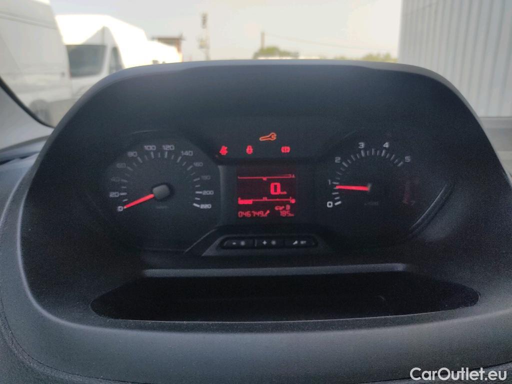 Peugeot  Partner PEUGEOT  / 2018 / 3P / furgón derivado de turismo Pro Standard 600kg BlueHDi 73kW #38