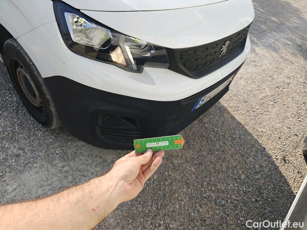  Peugeot  Partner PEUGEOT  / 2018 / 3P / furgón derivado de turismo Pro Standard 600kg BlueHDi 73kW #40