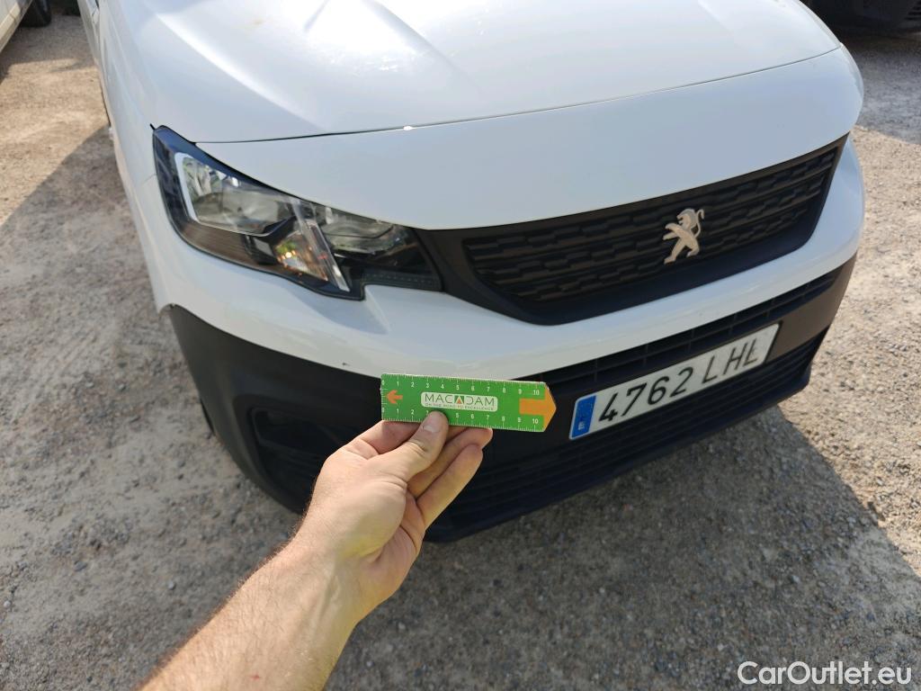  Peugeot  Partner PEUGEOT  / 2018 / 3P / furgón derivado de turismo Pro Standard 600kg BlueHDi 73kW (AC) #55