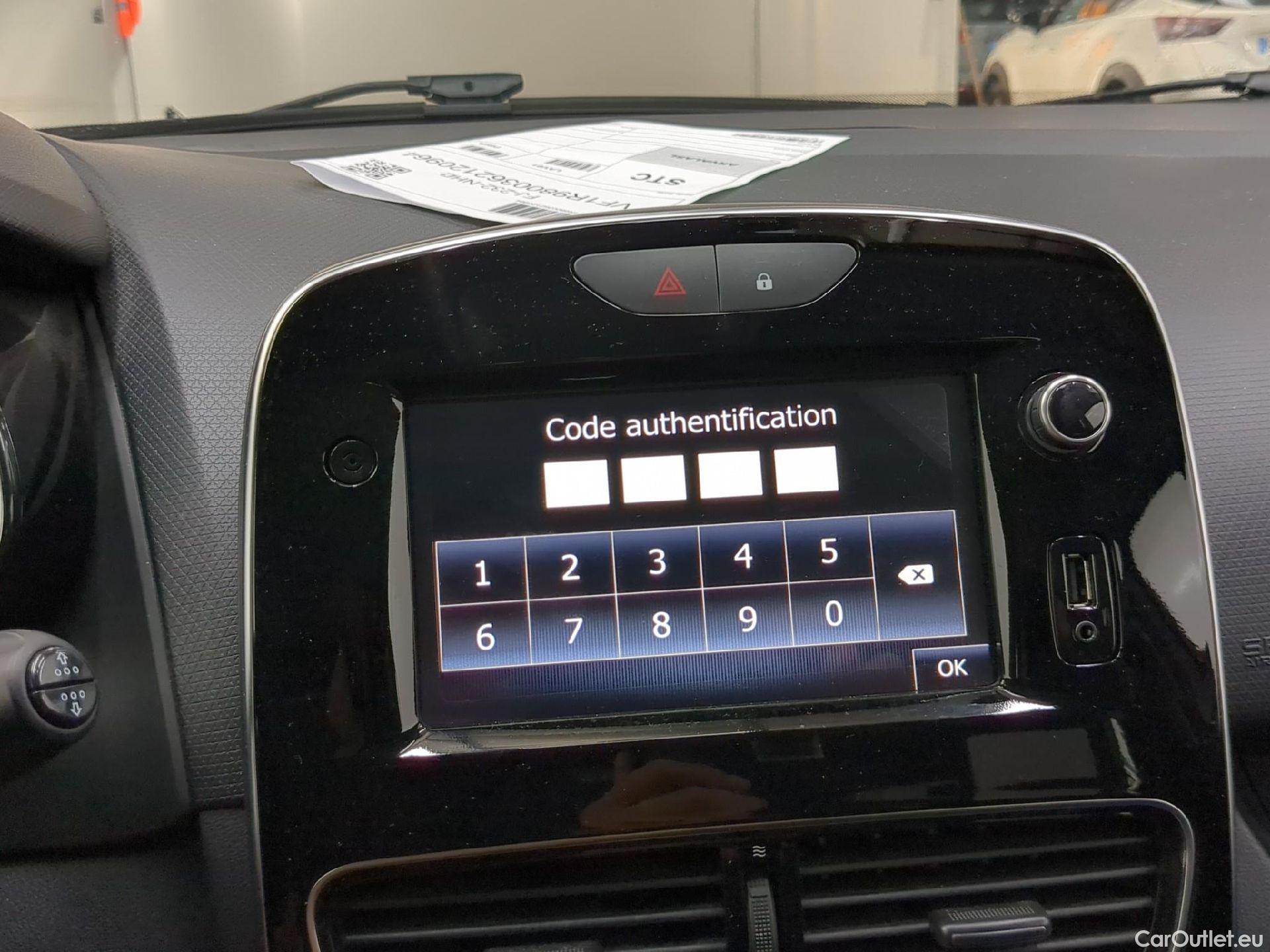  Renault  Clio  IV Air MediaNav 1.5 dCi 75CV BVM5 E6 #1