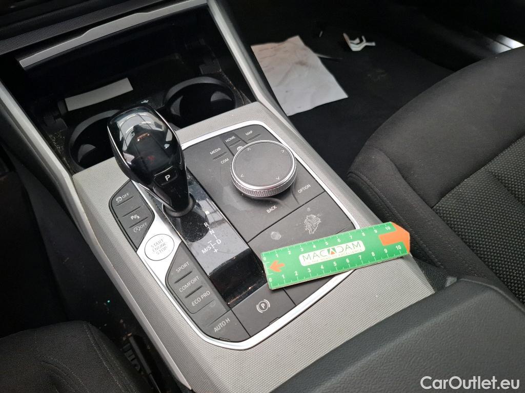  Bmw  Serie 3 BMW Série 3 Touring / 2018 / 5P / Break 320i 184ch Business Design BVA8 #37