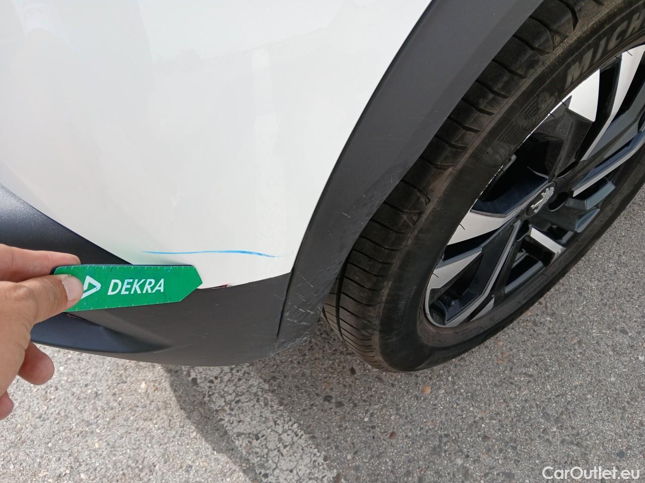  Peugeot  2008  Allure Pack 1.2 PureTech 130CV AT8 E6d #25