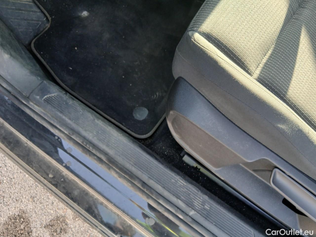  Volkswagen  Golf  VIII Berlina 2.0 TDI 115CV MT6 E6d #4