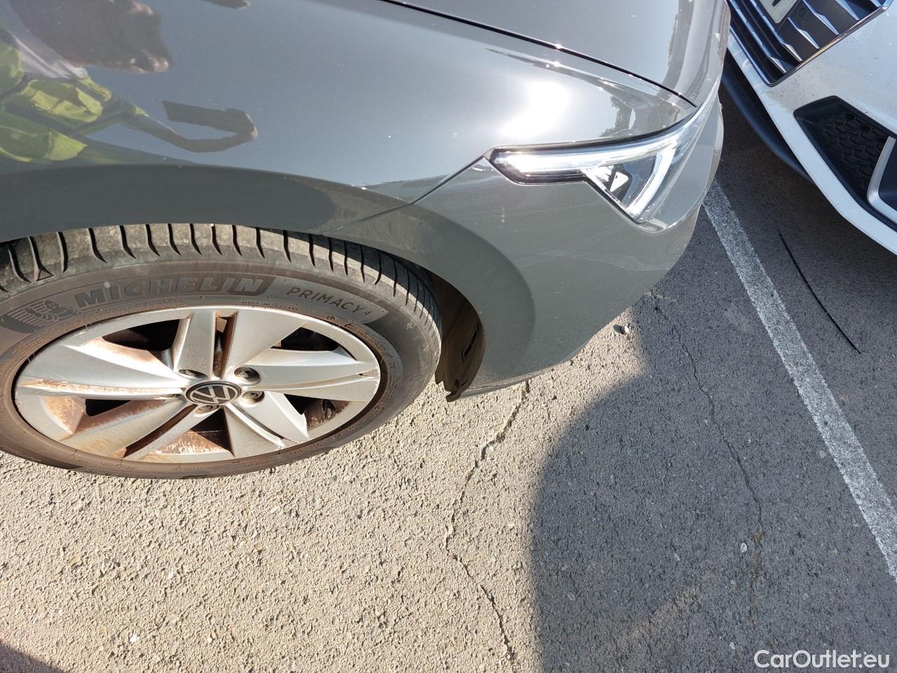  Volkswagen  Golf  VIII Berlina Life eTSI 1.0 TSI 110CV AT7 E6d #26