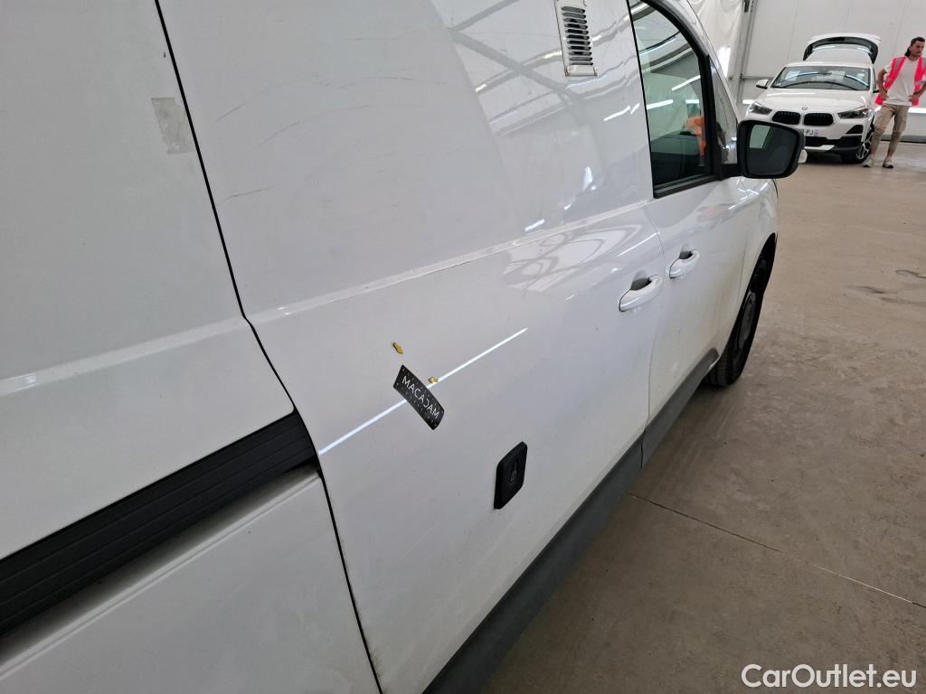  Renault  Kangoo RENAULT  / 2021 / 4P / Fourgonnette EXTRA - BLUE DCI 115 L2 #32