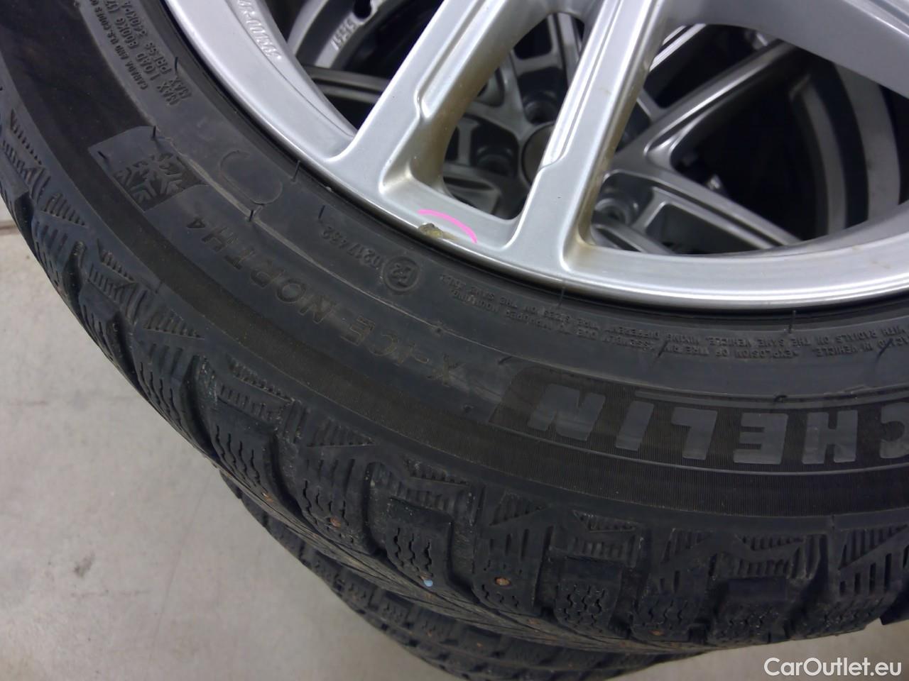  Volvo  V90  B4D 197 Mom.Adv.Ed.FWD Aut #1