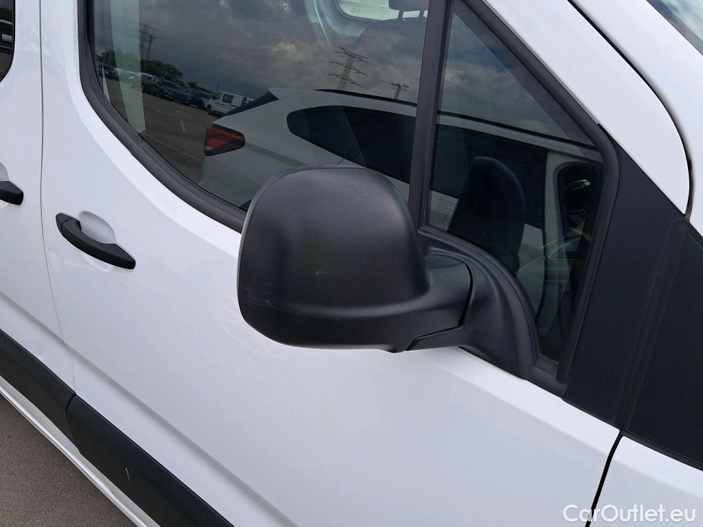  Opel  Combo OPEL  Life / 2018 / 4P / monovolumen compacto 1.5 TD 75kW (100CV) S/S Expression L #38