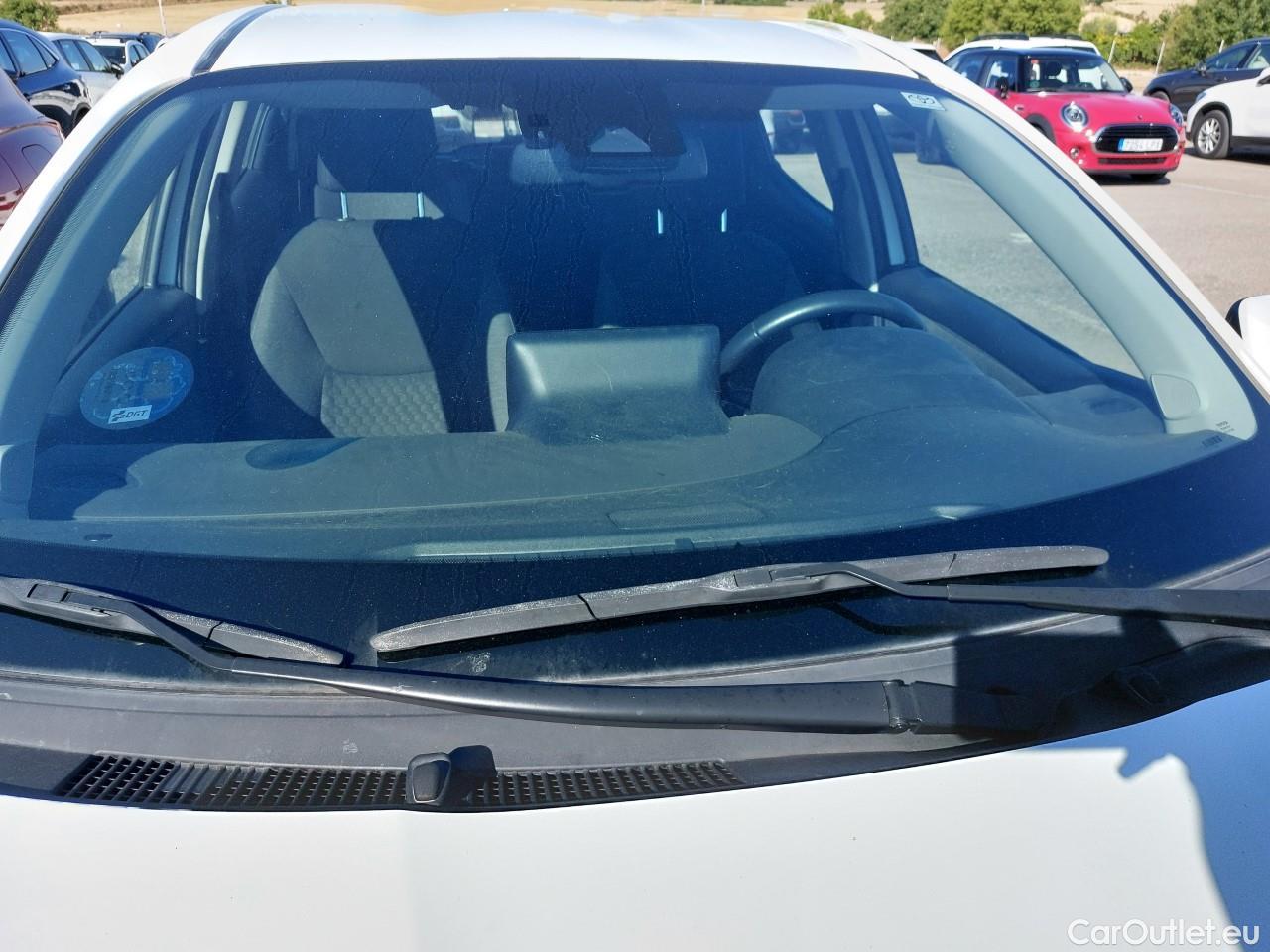  Toyota  Yaris TOYOTA  / 2020 / 5P / berlina con portón 1.5 120H Active Tech #26