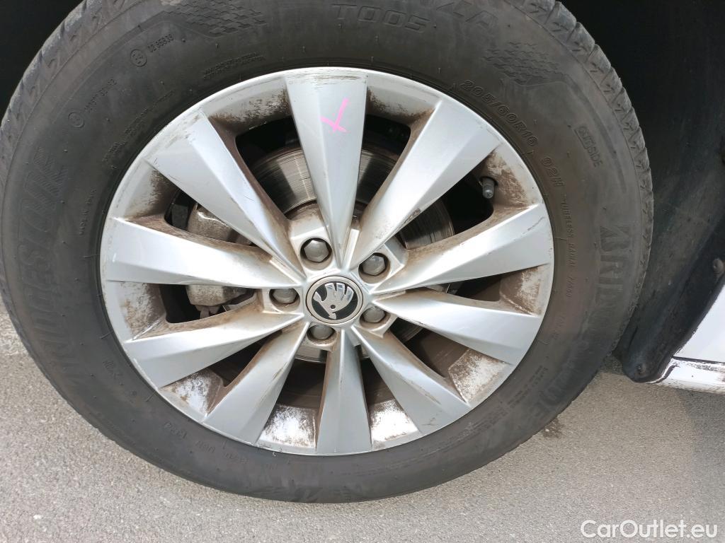  Skoda  KAMIQ SKODA  1.0 TSI 81kW (110CV) DSG Ambition #8