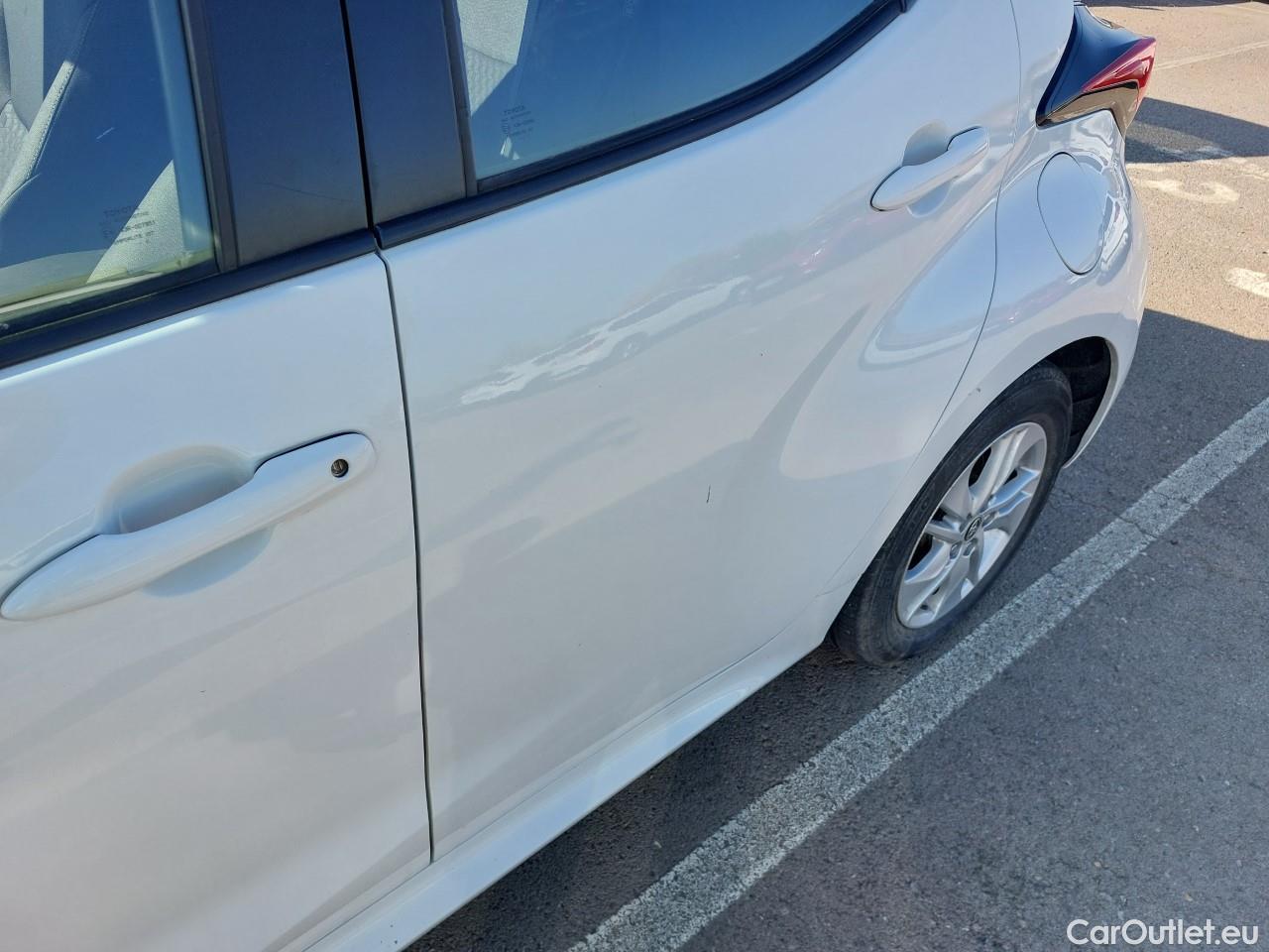  Toyota  Yaris TOYOTA  / 2020 / 5P / berlina con portón 1.5 120H Active Tech #8