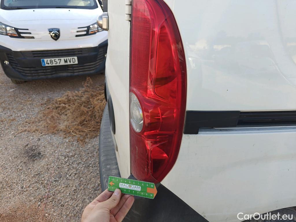  Fiat  Doblo FIAT Doblò Cargo/2015/4P/furgón derivado de turismo Cargo SX 1.3 Mjet 70 kW (95 CV) #67