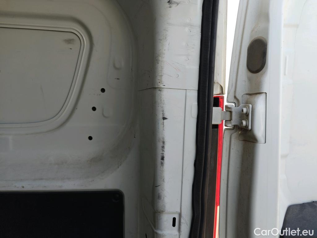 Fiat  Doblo FIAT Doblò Cargo/2015/4P/furgón derivado de turismo Cargo SX 1.3 Mjet 70 kW (95 CV) #42