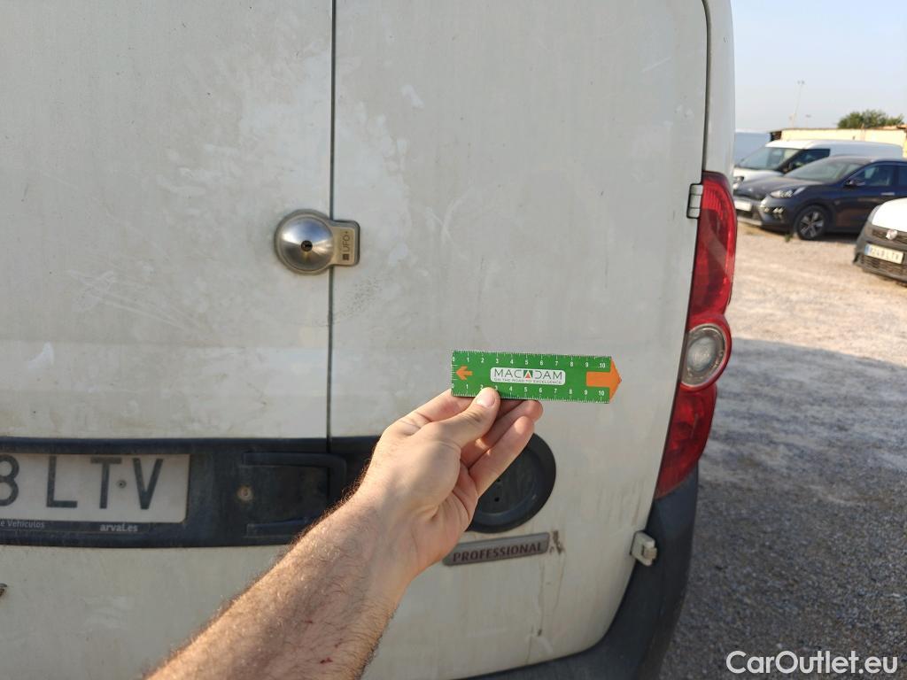  Fiat  Doblo FIAT Doblò Cargo/2015/4P/furgón derivado de turismo Cargo SX 1.3 Mjet 70 kW (95 CV) #17