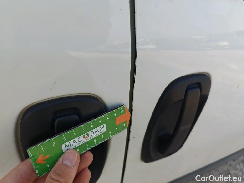  Fiat  Doblo FIAT Doblò Cargo/2015/4P/furgón derivado de turismo Cargo SX 1.3 Mjet 70 kW (95 CV) #20