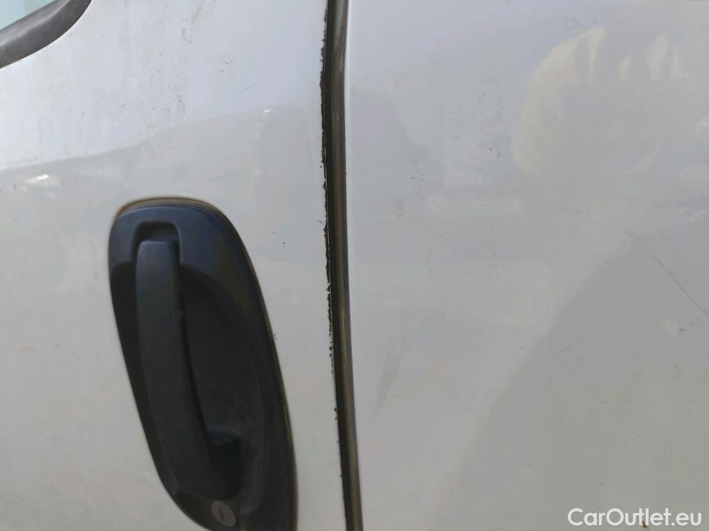  Fiat  Doblo FIAT Doblò Cargo/2015/4P/furgón derivado de turismo Cargo SX 1.3 Mjet 70 kW (95 CV) #30